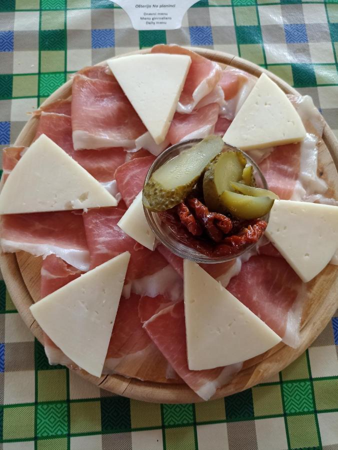Osterija Na Planinci Acomodação com café da manhã Divača Exterior foto